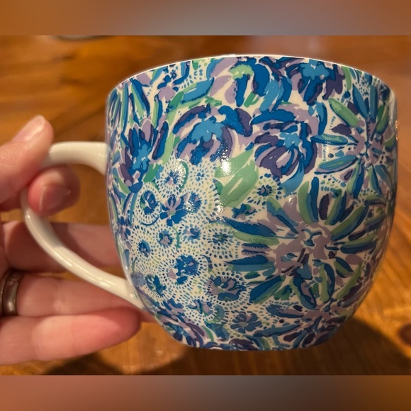 Lilly Pulitzer Blue Floral with Gold Handle Ceramic Mugs Set of Two 12 Oz Mugs - Picture 13 of 15